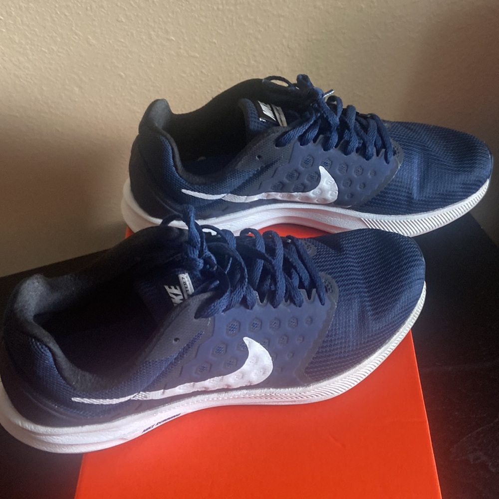 Nike - Picture 2 of 6